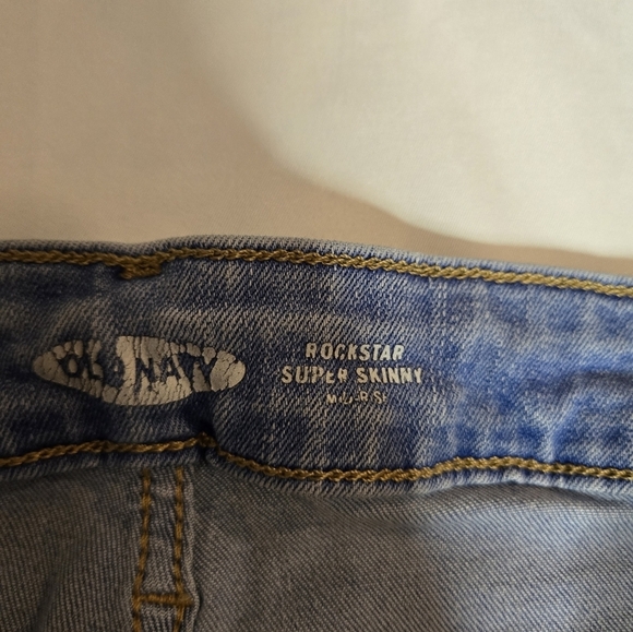Old Navy Mid-Rise Rockstar Super-Skinny Jeans Size 16 – Curve-Hugging Fit! - Picture 2 of 6